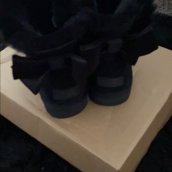 Uggs - Picture 2 of 4